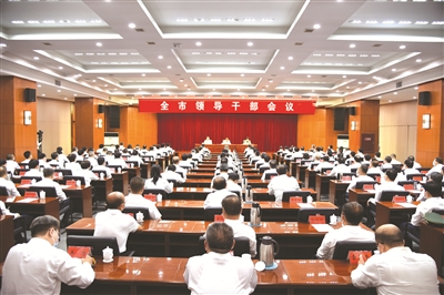 阳泉市召开全市领导干部会议 宣布省委关于阳泉市党政主要领导调整的决定
  9月4日，阳泉市召开全市领导干部会议。省委组织部主持日常工作的副部长卢建明出席会议并宣布省委决定：雷健坤同志任中共阳泉市委书记，不再担任市长职务；刘文华同志任中共阳泉市委委员、常委、副书记。阳泉市委书记雷健坤主持会议并讲话。阳泉市委副书记刘文华讲话。